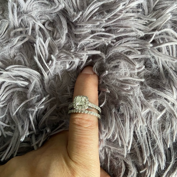 1.95 Diamond Ring Set designed by Vera Wang - Picture 2 of 5